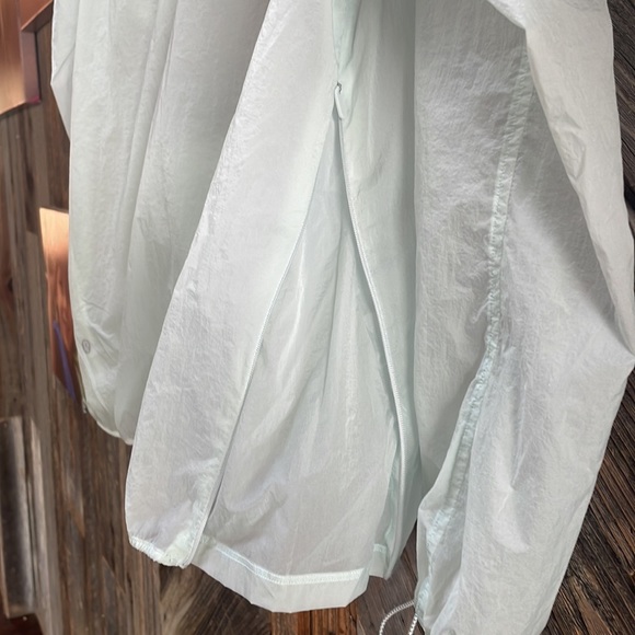 Lululemon half zip rain jacket - Picture 4 of 9
